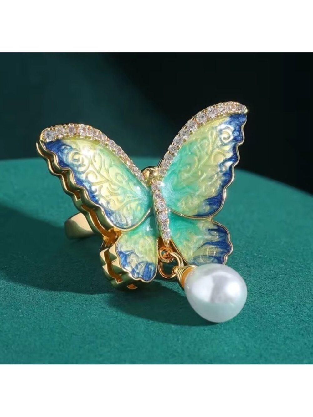 Royal Butterfly Gilded Gold Wings & Pearl Fine Craftsmanship Ring